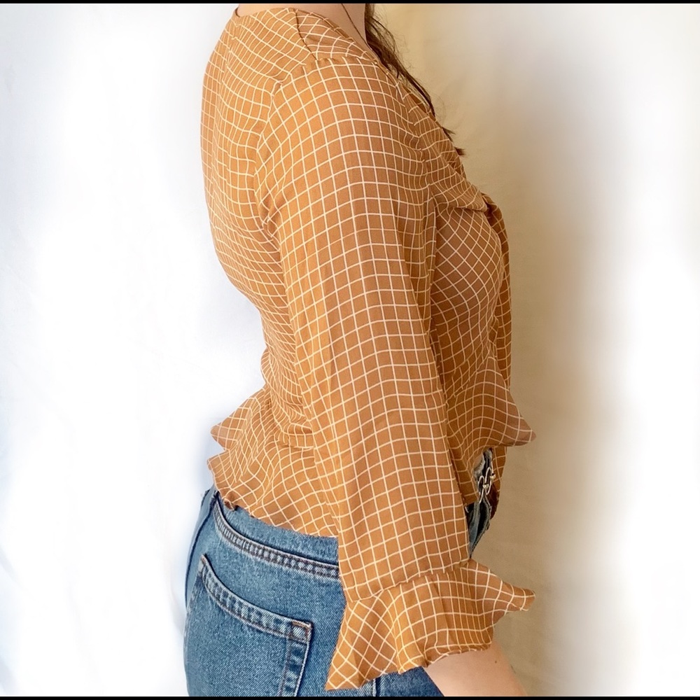 Cropped Ruffled Top - Picture 2 of 4
